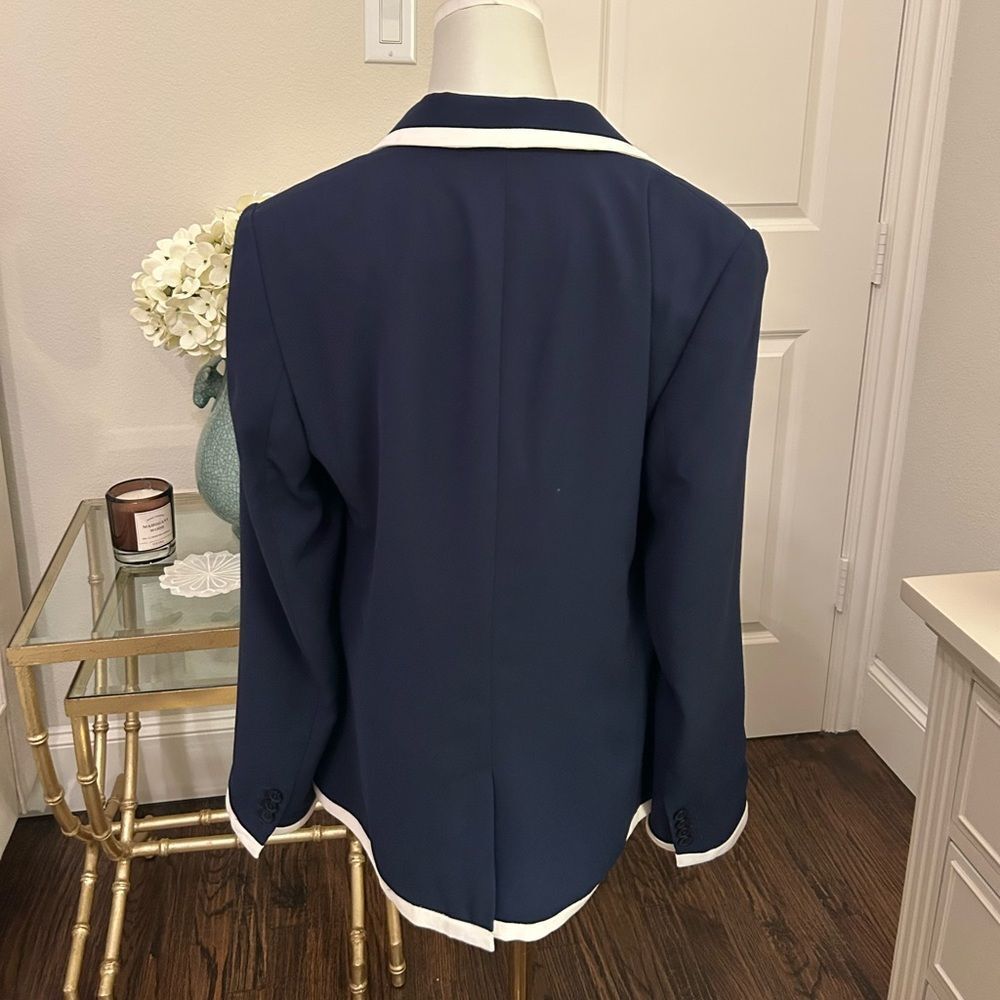 Lauren Ralph Lauren Two-Tone Georgette Blazer
YY3 - Picture 5 of 7